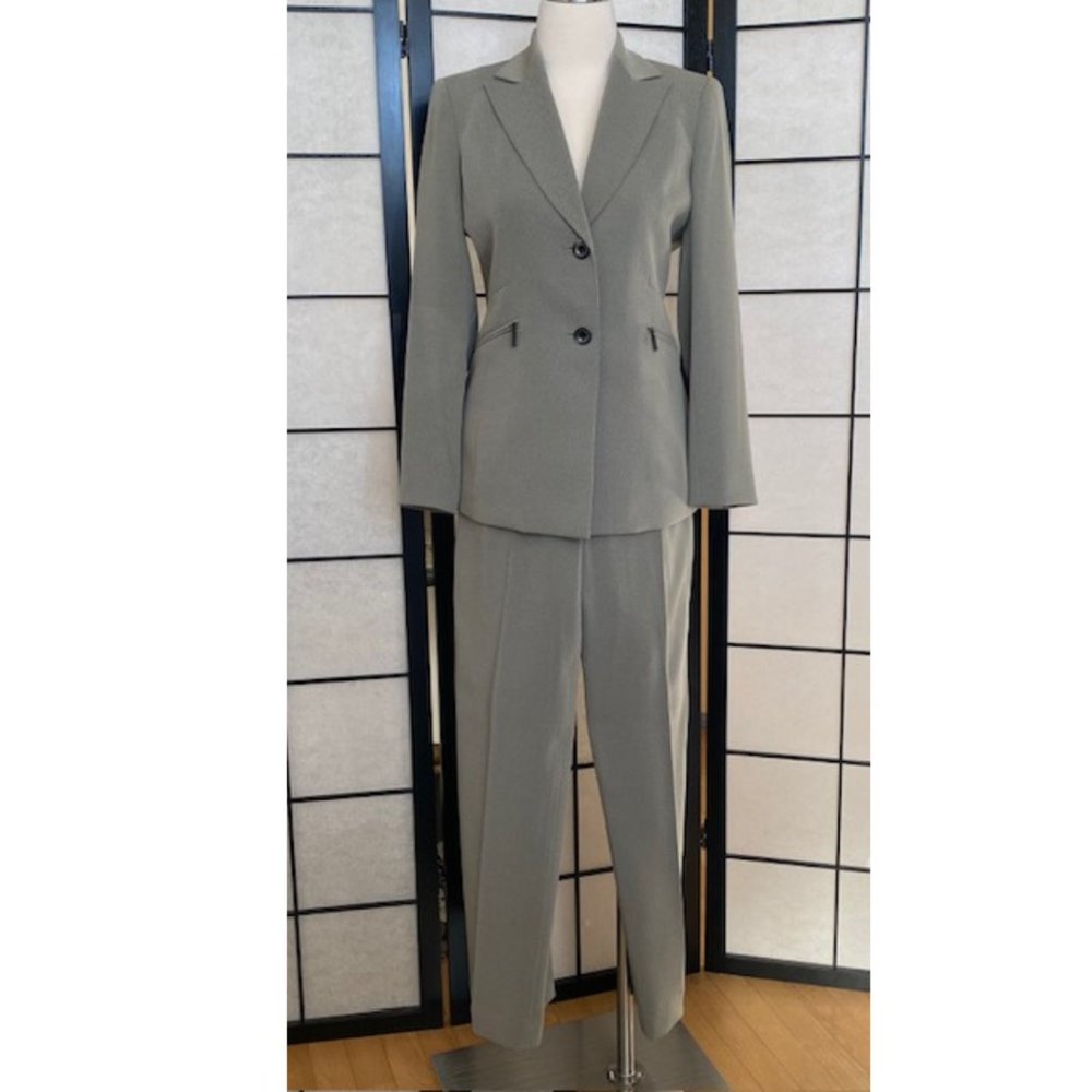 Kasper Petite Pants Suit - Olive Tone - Size 2P - Vtg, Pre-owned